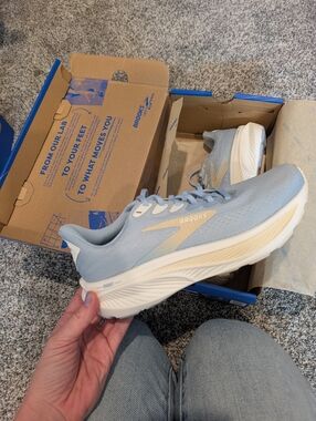 New In Box Brooks Ghost 17